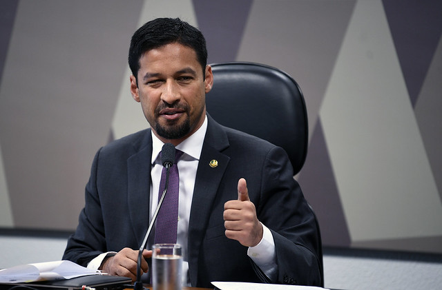 Rodrigo Cunha e mais 33 senadores apoiam veto de Bolsonaro ao Orçamento