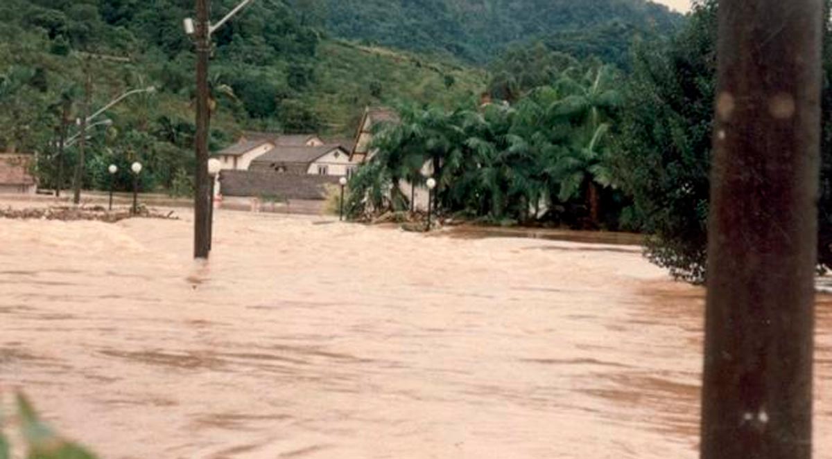 Enchente destrói casas e deixa familias desabrigadas em Santana do Ipanema