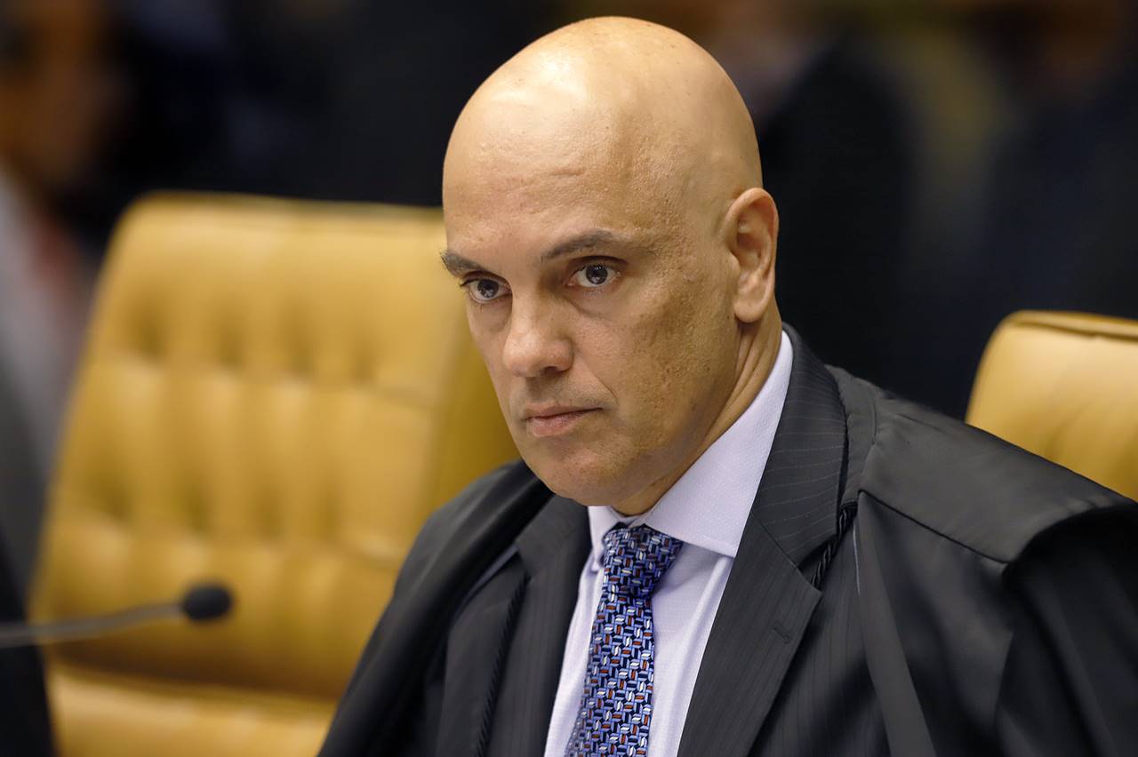 Ministro Alexandre de Moraes, do STF, suspende nomeação de Ramagem para PF