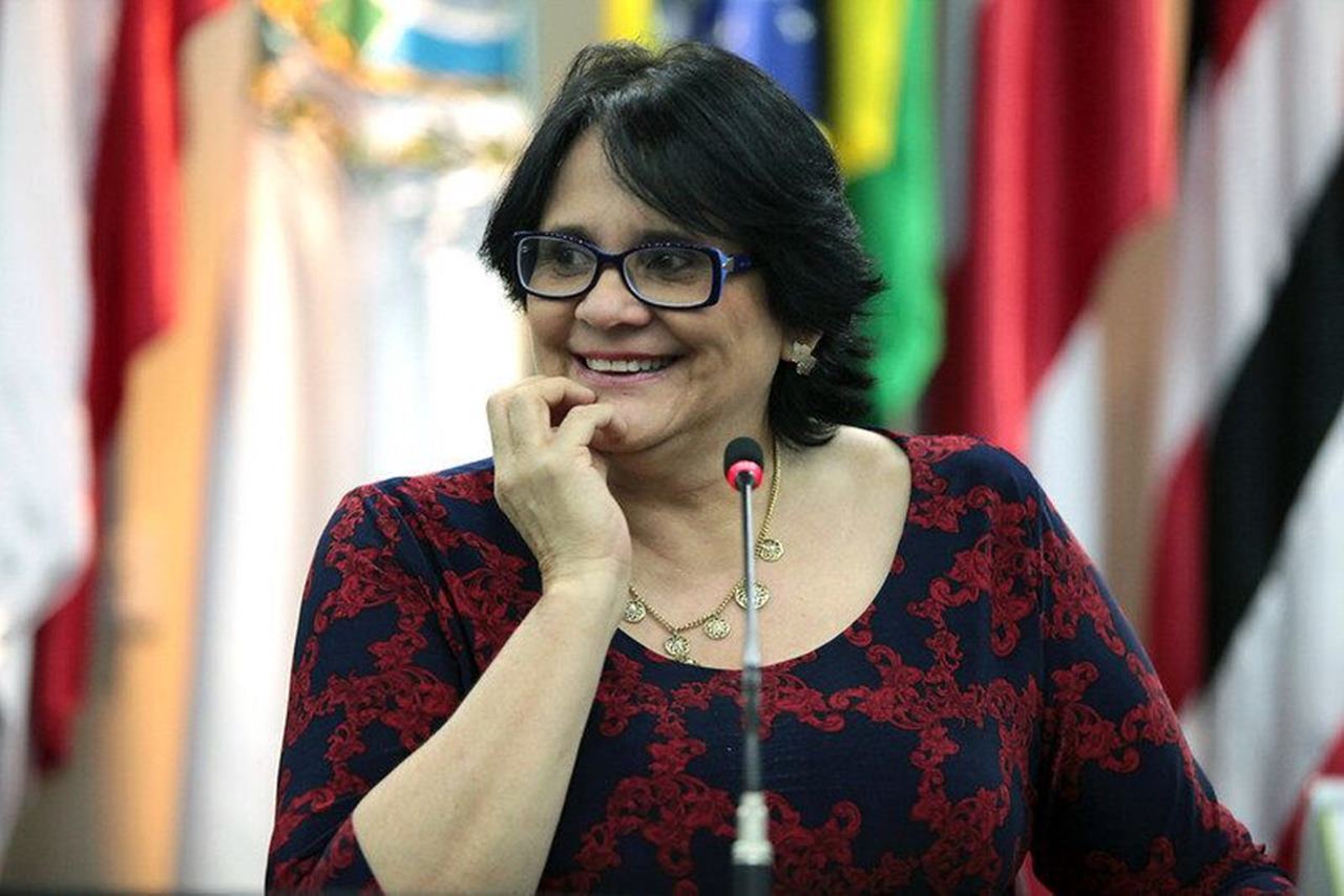 Damares Alves treinou exército de conselheiros tutelares contra violência doméstica