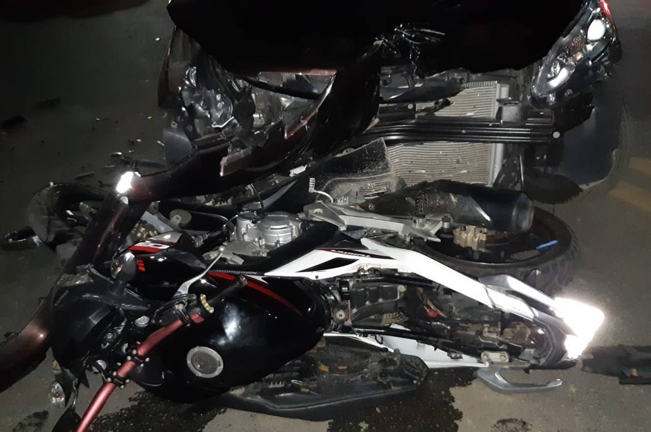 Homem deixa moto e sai correndo após ser atropelado por veículo na BR-104