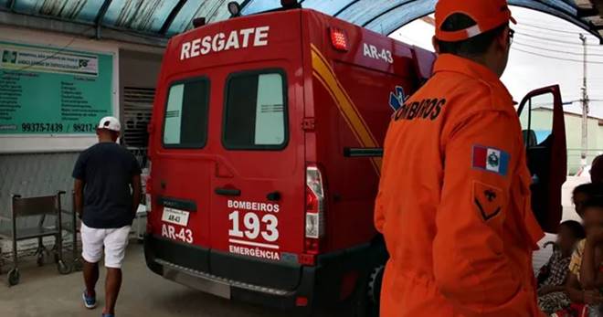 Corpo de Bombeiros no Hospital São Vicente de Paulo — © Gustavo Lopes/Arquivo/BR104