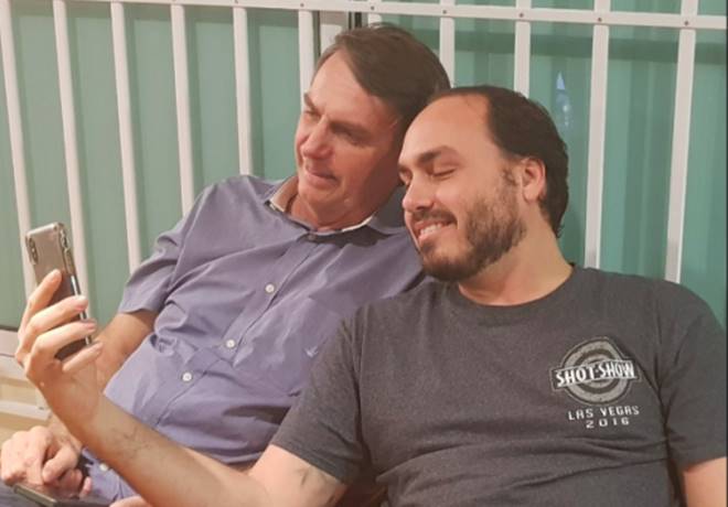 CPI da Covid: Senador pede quebra de sigilo de Carlos Bolsonaro