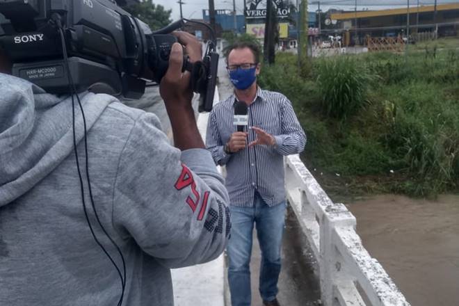 Equipe do BR104 na ponte sobre o rio Cana Brava