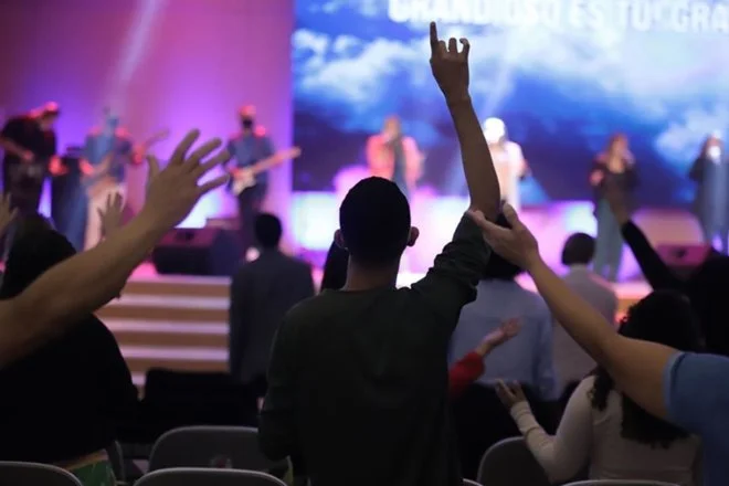 Igrejas evangélicas retomam cultos presenciais em meio a pandemia