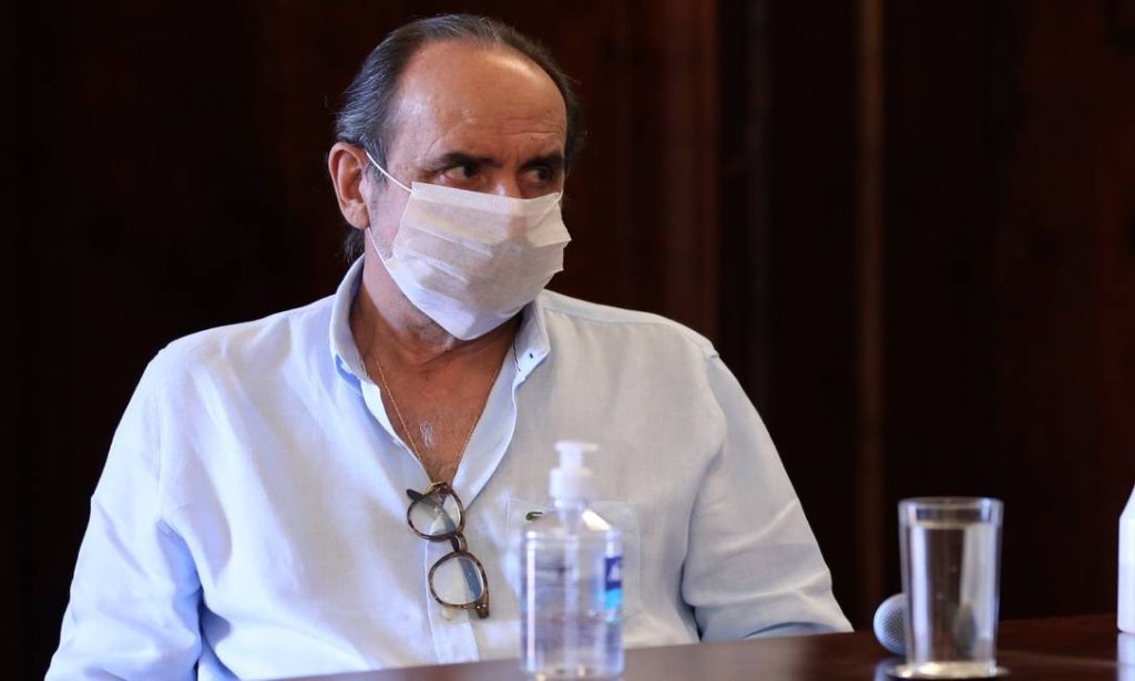 Prefeito de BH pede perdão a desempregados e promete reabrir o comércio