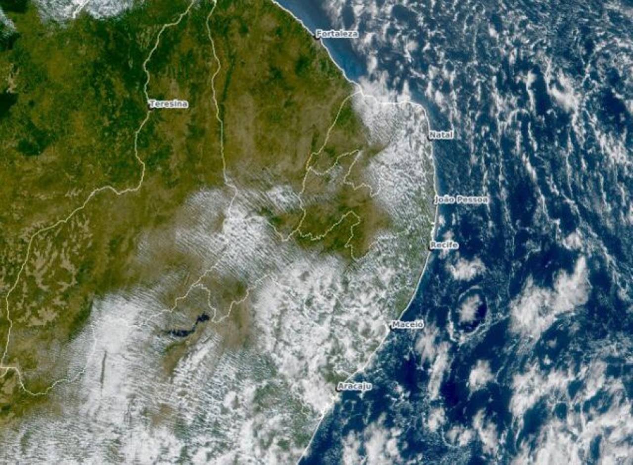 Os próximos dias tendem a ser nebulosos, com curtos períodos de sol e chuvas rápidas em todas as regiões do estado — © Assessoria