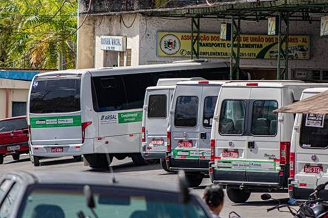 Transportes complementares estacionados na Rodoviária de União dos Palmares — © BR104