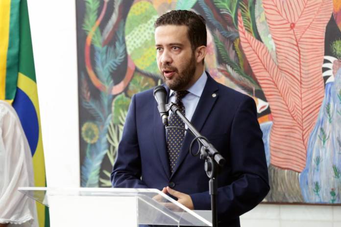 André Janones diz que ‘vai contra-atacar’, após sessão que pautaria valor do auxílio ser cancelada
