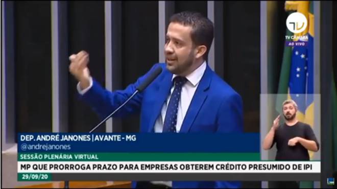 André Janones em sessão na Câmara — © Reprodução