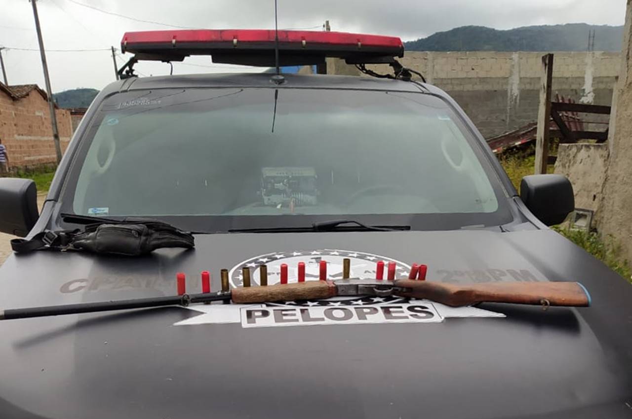 Denúncia leva polícia a apreender arma e munições em União dos Palmares — © PM/AL