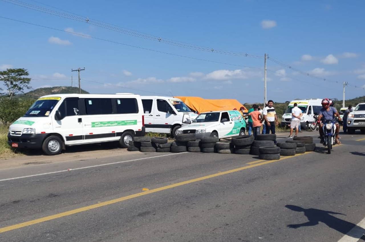 Motoristas complementares protestam contra clandestinos — © PRF