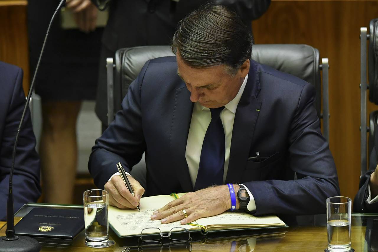 Bolsonaro durante assinatura do Orçamento de 2019 — © Nelson Almeida/AFP/Arquivo