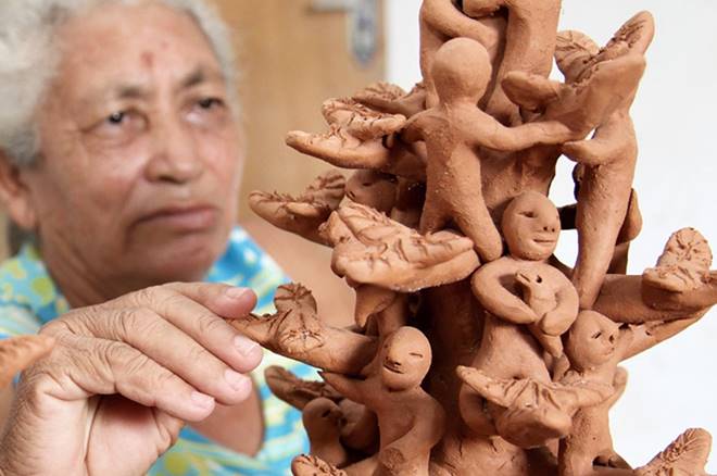 Dona Irinéia é mestra artesã do Patrimônio Vivo de Alagoas desde 2005 — © Agência Alagoas