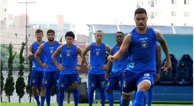 Jogadores do São Caetano ameaçam não entrar em campo neste sábado (24), por falta de pagamento