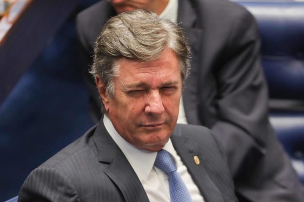 Collor ironiza ação da Anvisa em Brasil e Argentina e é “detonado” na web