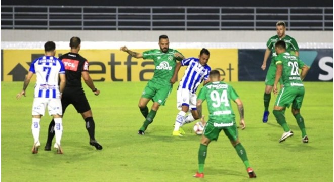 CSA perde para a Chapecoense por 1 a 0 no Estádio Rei Pelé — © Ailton Cruz