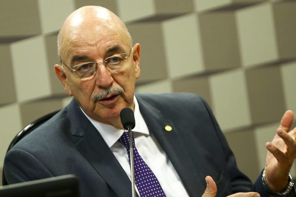 Defensor da cloroquina, deputado Osmar Terra é internado com Covid-19