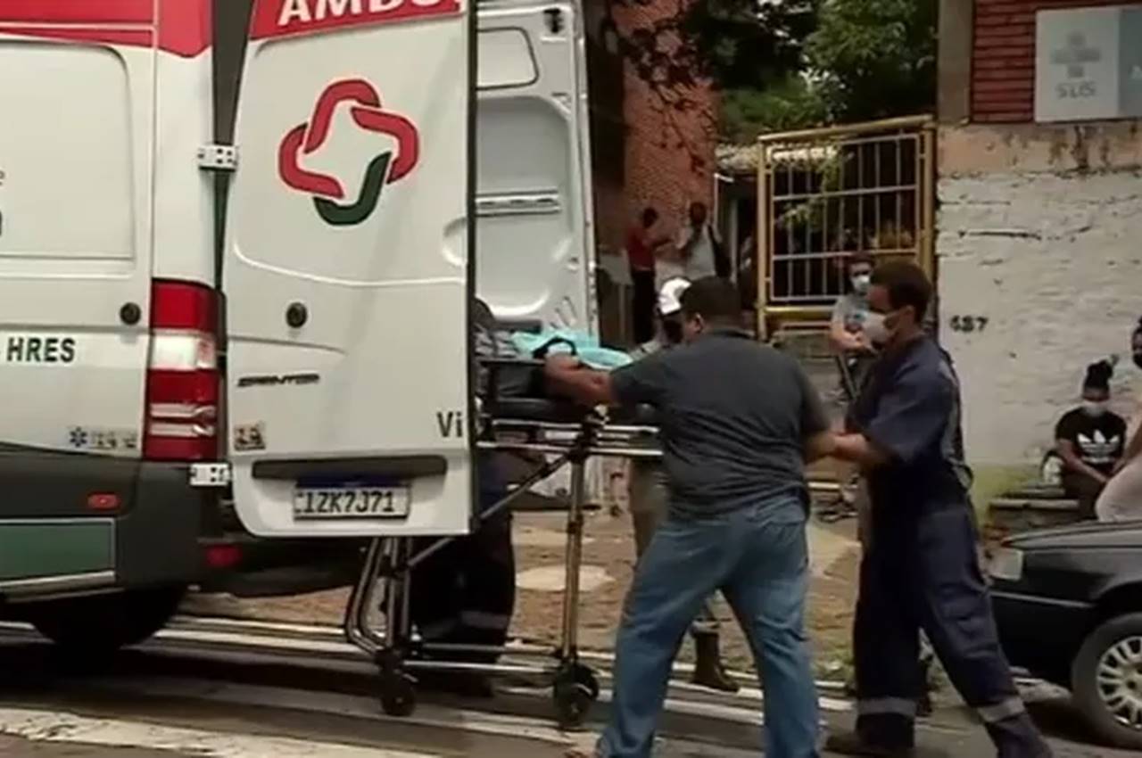 Idoso passou mal e morreu em local de votação em Porto Alegre — © Reprodução/RBS TV 