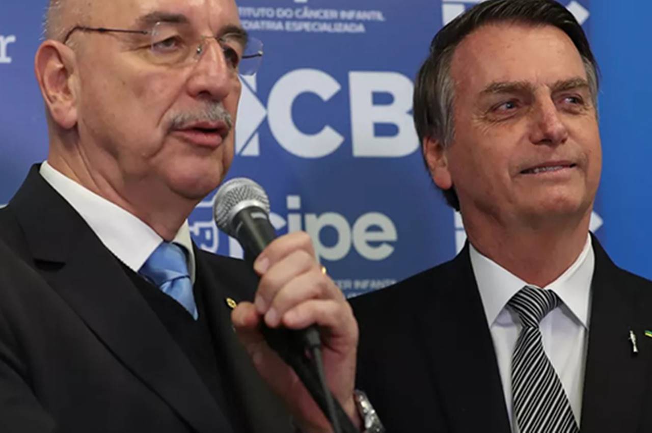 Osmar Terra ao lado de Jair Bolsonaro — © Reprodução