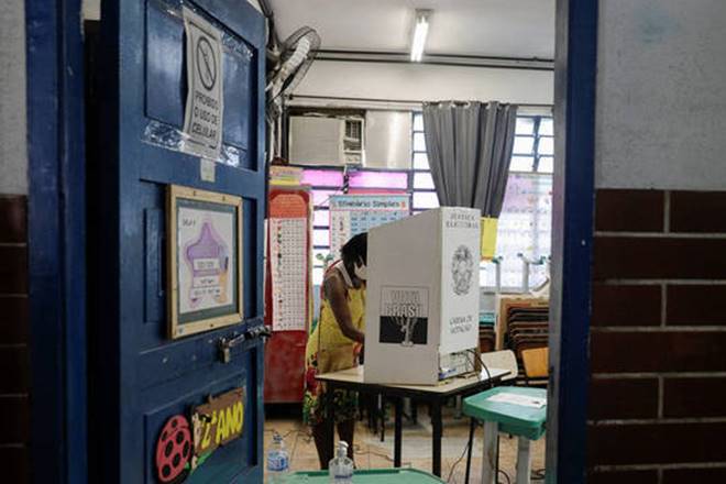 Votação no Complexo do Alemão — © Ricardo Moraes/Reuters