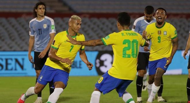 Brasil vence o Uruguai e lidera grupo rumo à Copa do Mundo