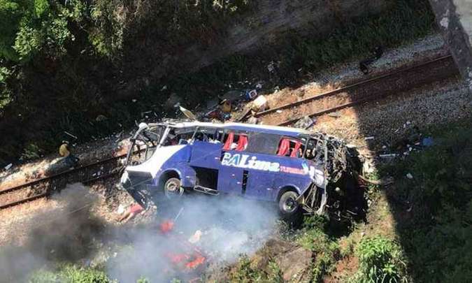 Sobe para 19 o número de mortos em acidente com ônibus de Alagoas em MG