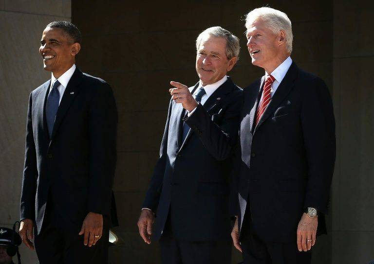 Barack Obama, George W. Bush e Bill Clinton — © Reprodução 