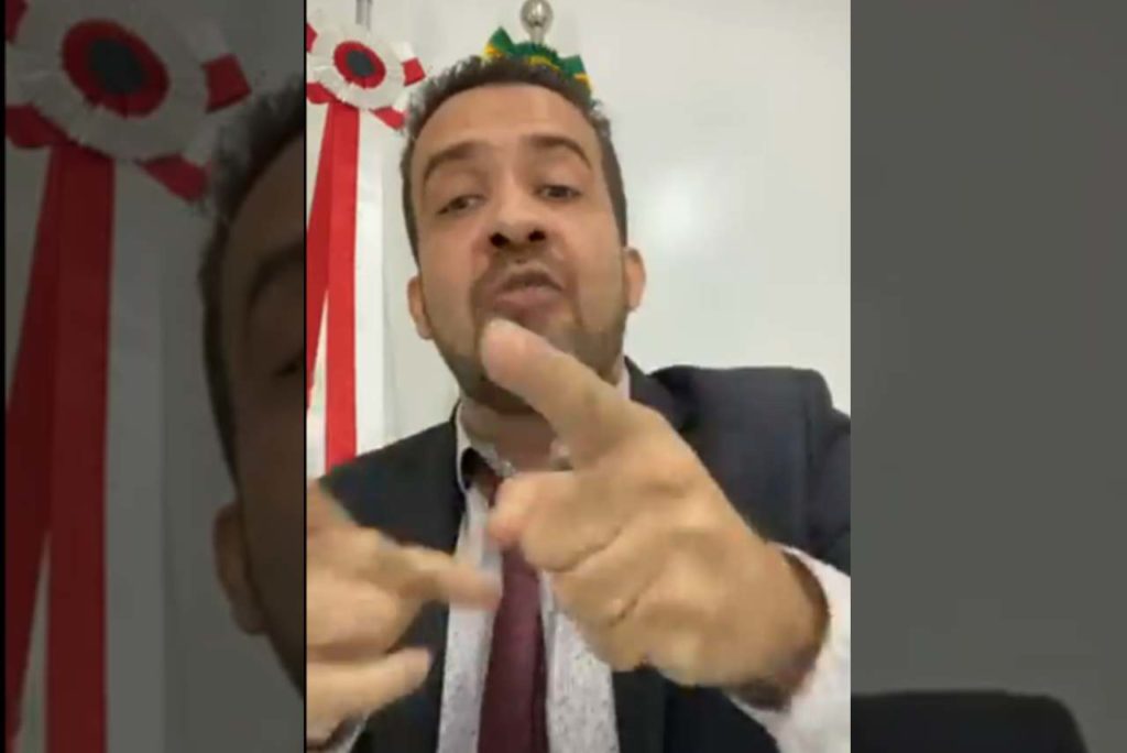 Deputado André Janones