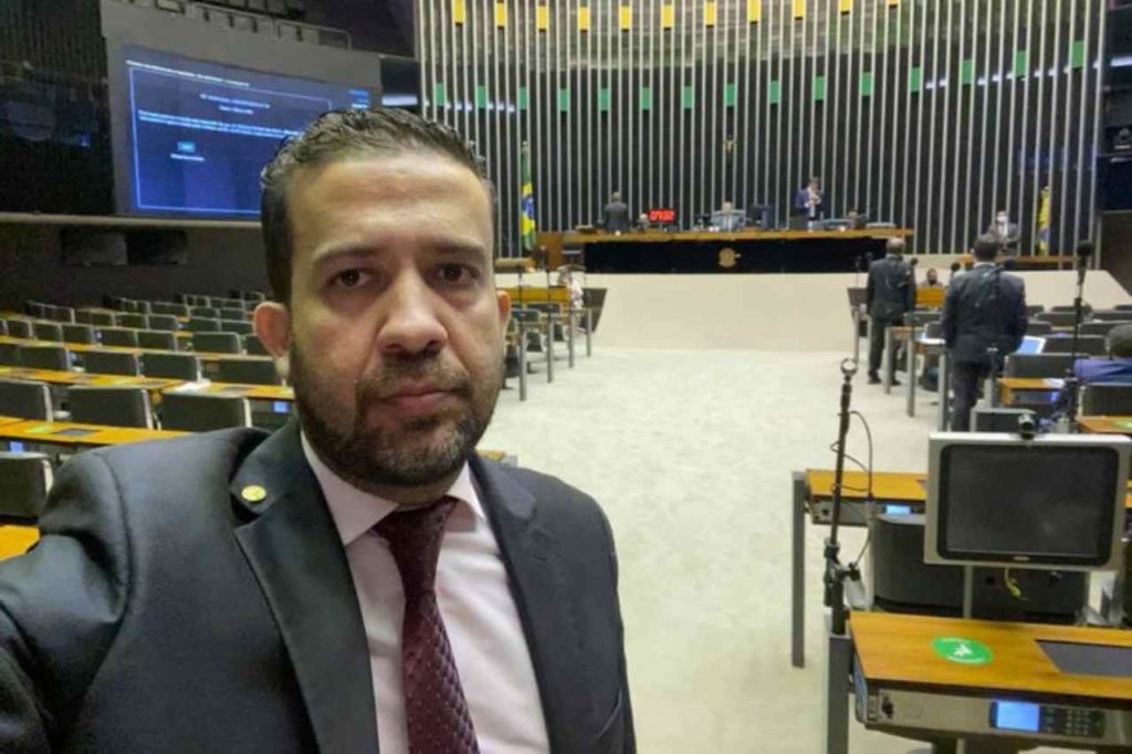 Deputado federal André Janones