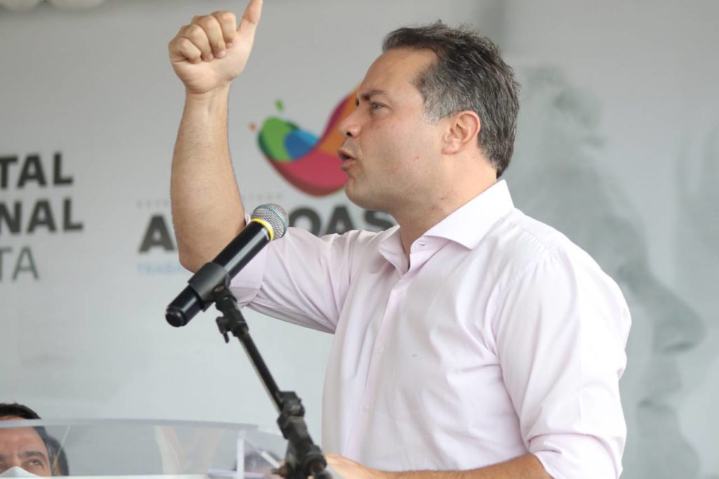 Durante inauguração de obras, Renan Filho fala sobre cuidados contra a Covid-19