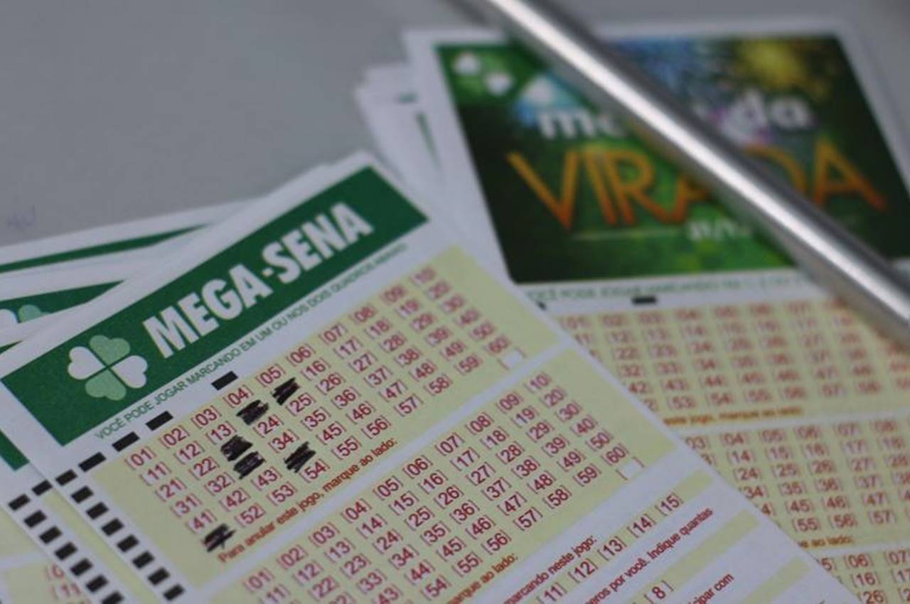 Mega-Sena pode pagar R$ 40 milhões hoje para quem acertar os seis números — © Gisele Pimenta/Framephoto/Estadão Conteúdo