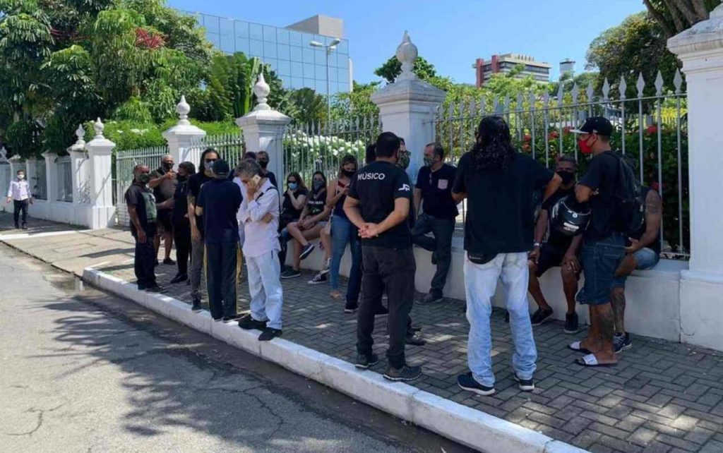 Renan Filho decide hoje se músicos poderão tocar em eventos de fim de ano