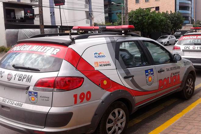 Bandidos arrombam farmácia na Serraria e levam R$ 40 mil de cofre