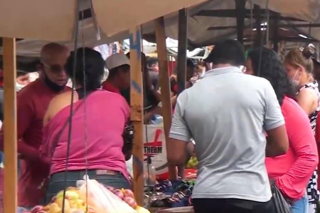 Palmarinos vão às compras no último dia de 2020