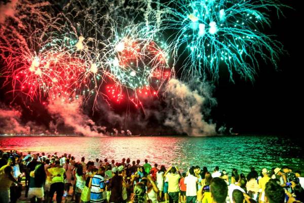 Queima de Fogos na orla de Maceió — © Reprodução