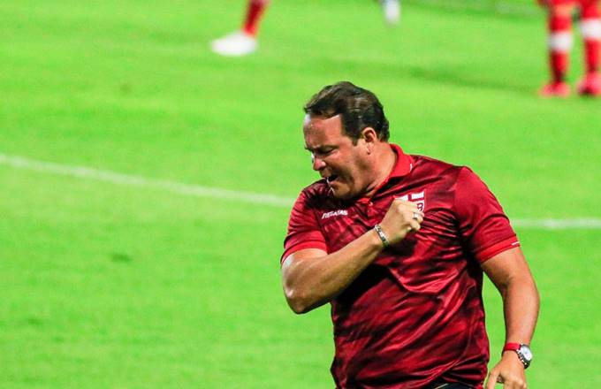 Diretoria do CRB confirma permanência de Roberto Fernandes no clube