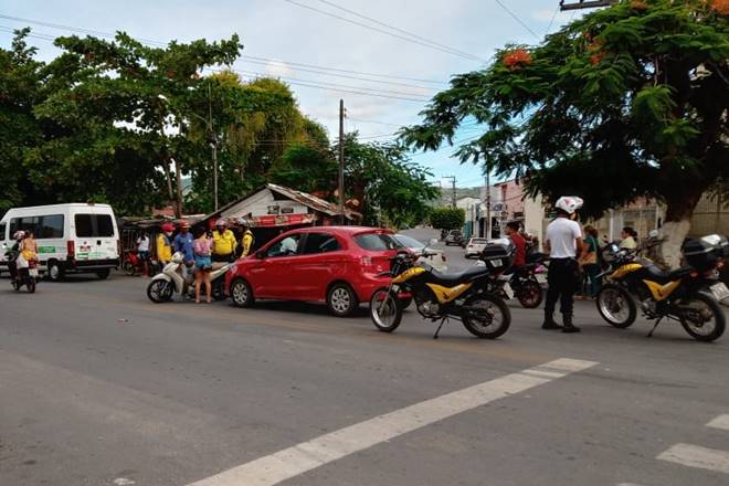 Colisão atrapalha trânsito no Centro de União dos Palmares