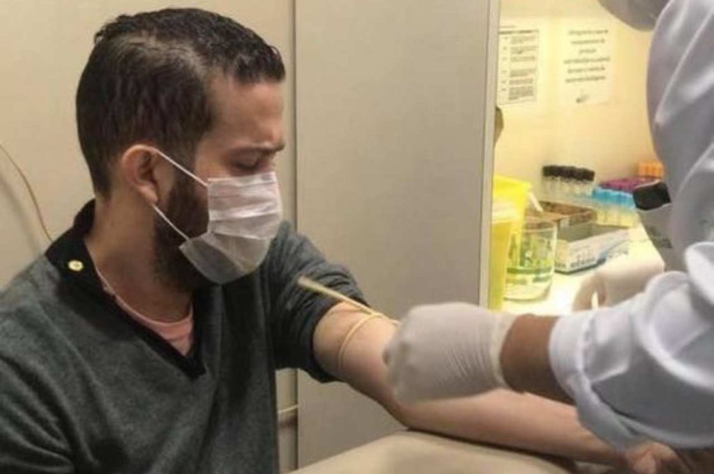 André Janones pergunta: “Quem tem interesse de que nós não nos vacinemos?”