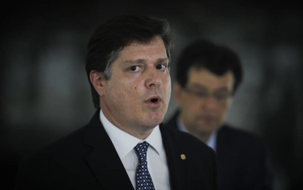 Baleia Rossi procura líder do PT e afirma compromisso sobre impeachment de Bolsonaro