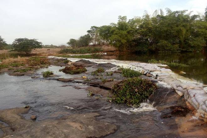 Homem é resgatado por bombeiros após cair de barragem em União dos Palmares