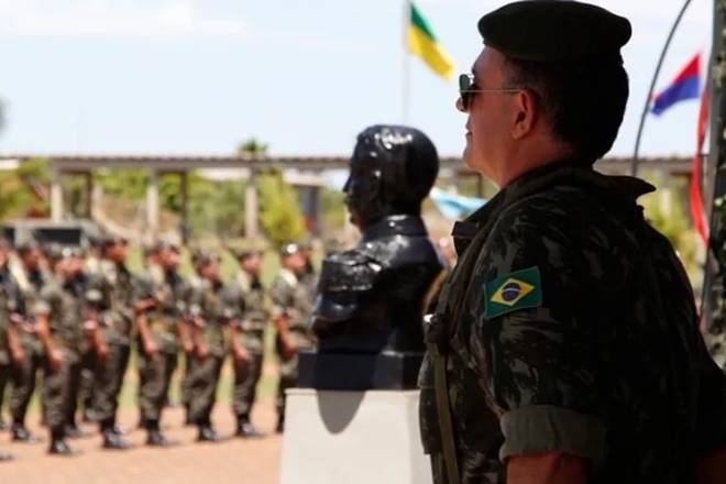 Carlos Roberto Pinto de Souza em atividade com o Exército — © Exército Brasileiro