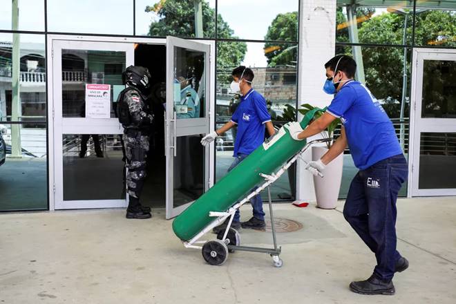 Com hospitais cheios, Manaus enfrenta uma crise no abastecimento de oxigênio — © Bruno Kelly/Reuters