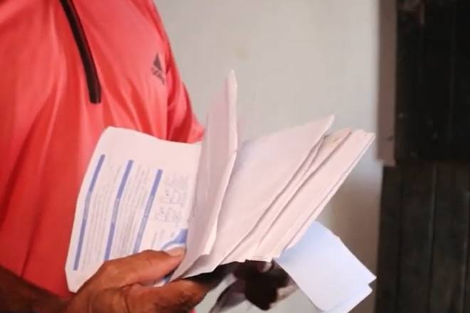 Contas de água se acumulam, e família não tem condições de pagá-las — © Reprodução