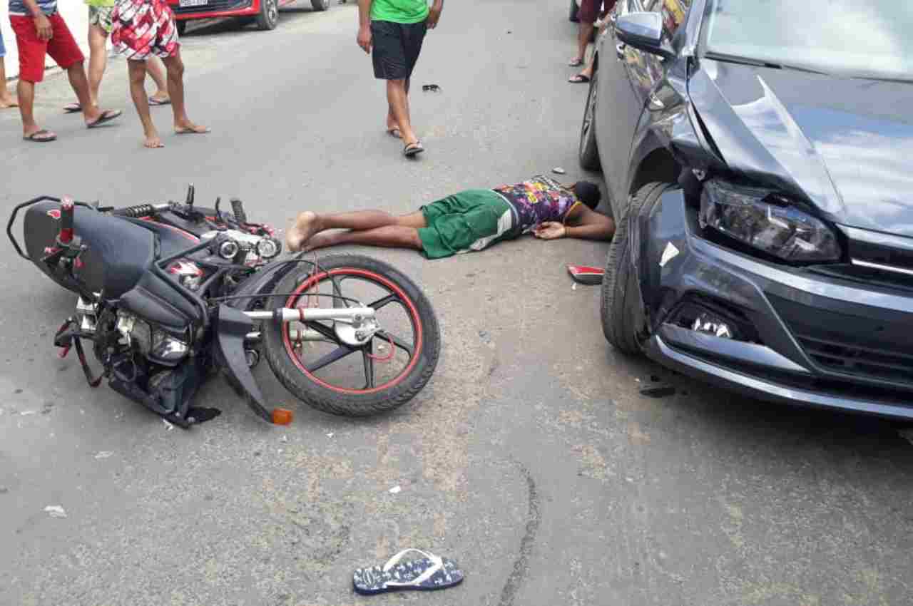 Homem caído após acidente em São José da Laje - @Cortesia