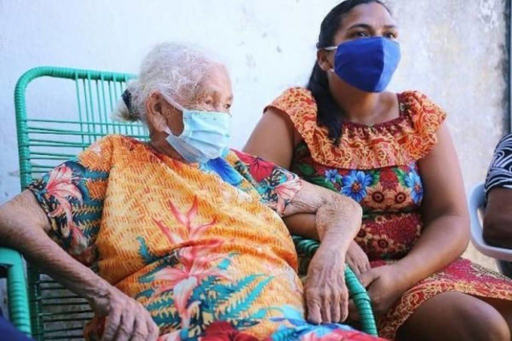 Idosa de 108 anos se recupera da Covid-19 e recebe alta em Maceió