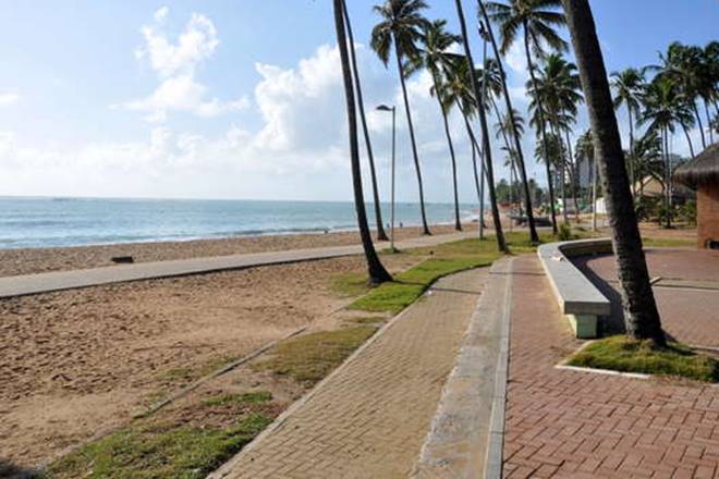 Corpo é encontrado enterrado na Praia de Jatiúca, em Maceió