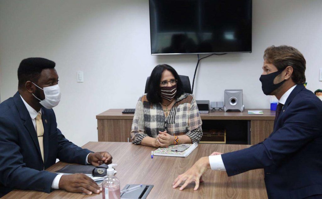 Pedro Vilela quer a instalação da Casa da Mulher Brasileira em Alagoas