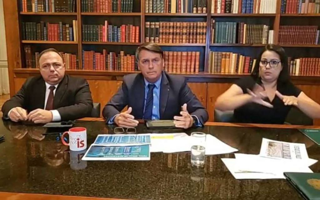 “Lamento as 200 mil mortes, mas a vida continua”, diz Bolsonaro
