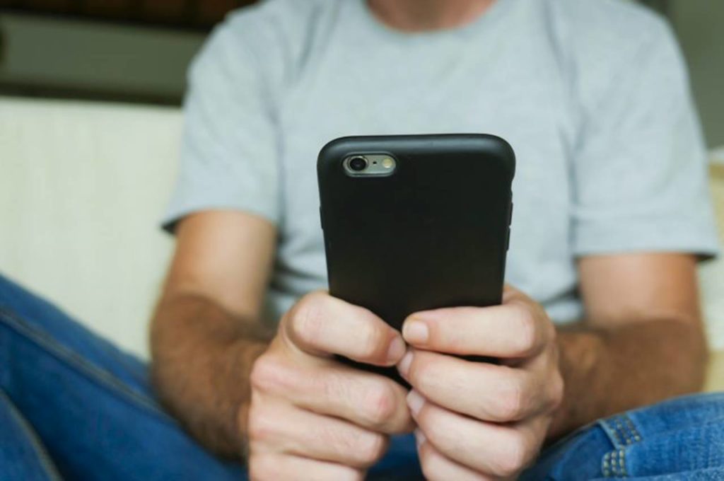 PF apreende celular de alagoano suspeito de participar de grupo de pornografia infantil na Itália